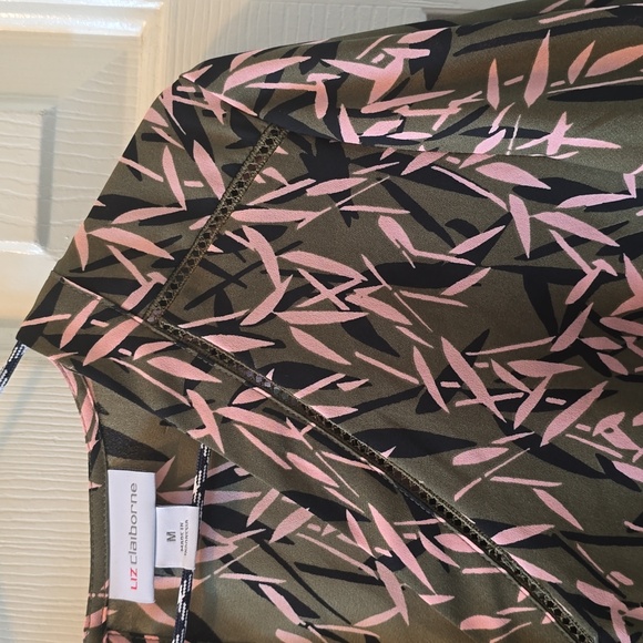 LIZ CLAIBORNE WOMEN'S BEAUTIFUL GREEN, PINK & BLACK SHORT SLEEVE TOP SIZE MEDIUM - Picture 4 of 16